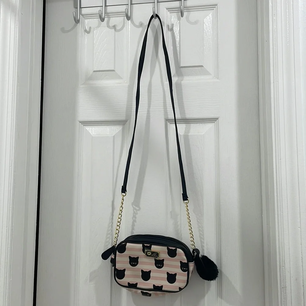 Kitty cat Betsy Johnson pink and black purse - Picture 5 of 9